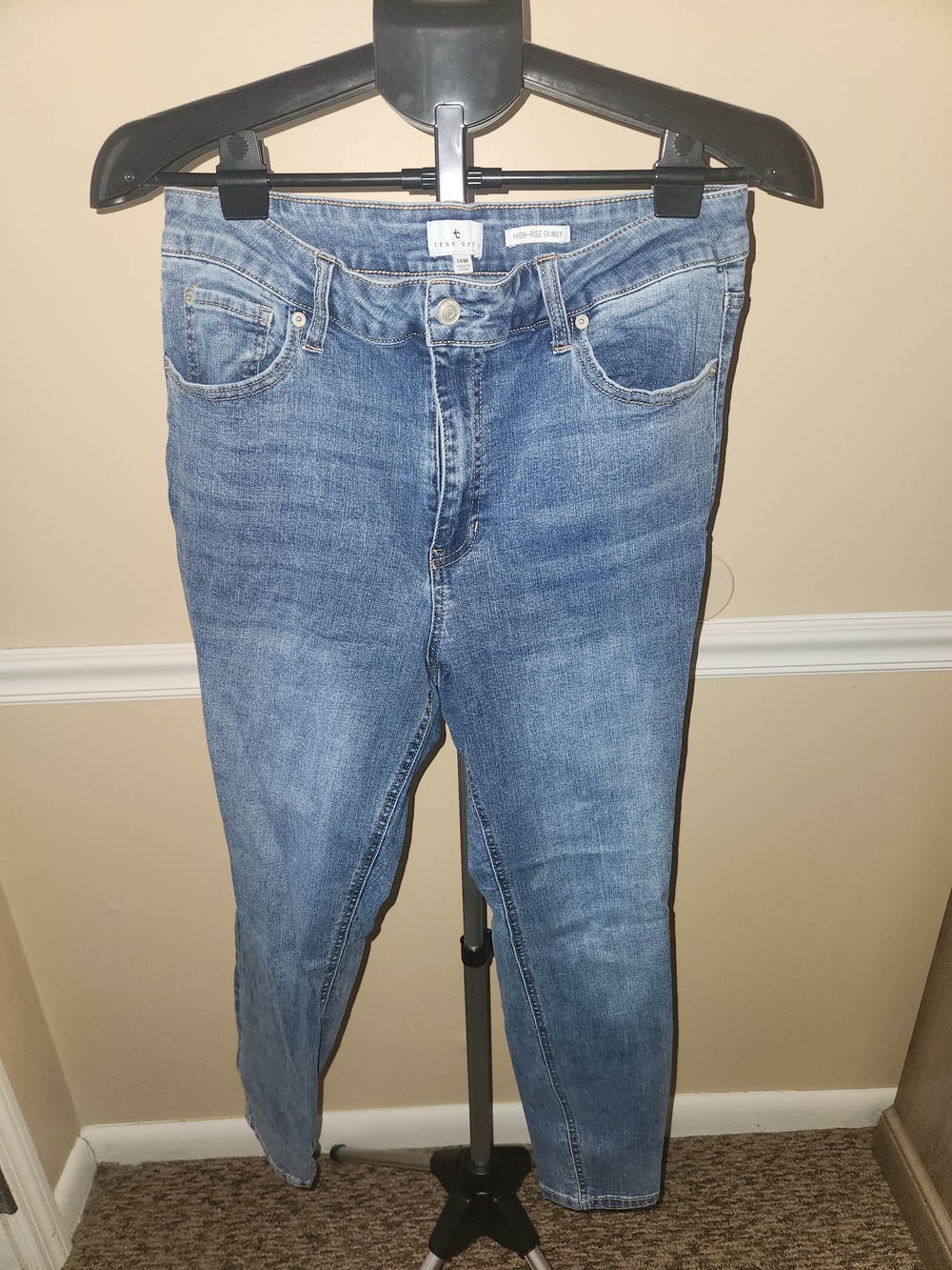 True Craft Women's Skinny Jeans in Light Blue Wash